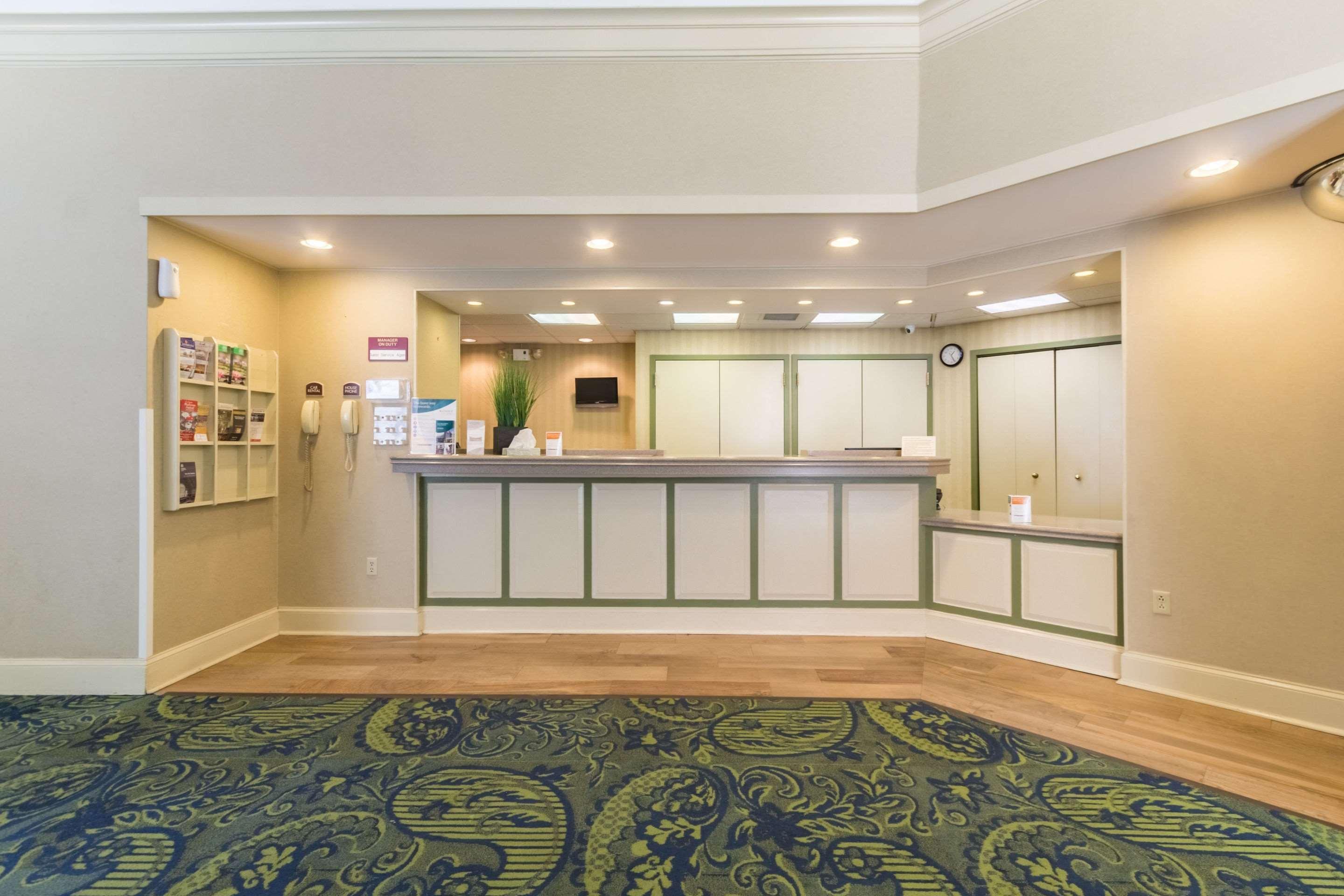 Quality Inn & Suites Conference Center Уэст-Честер Экстерьер фото